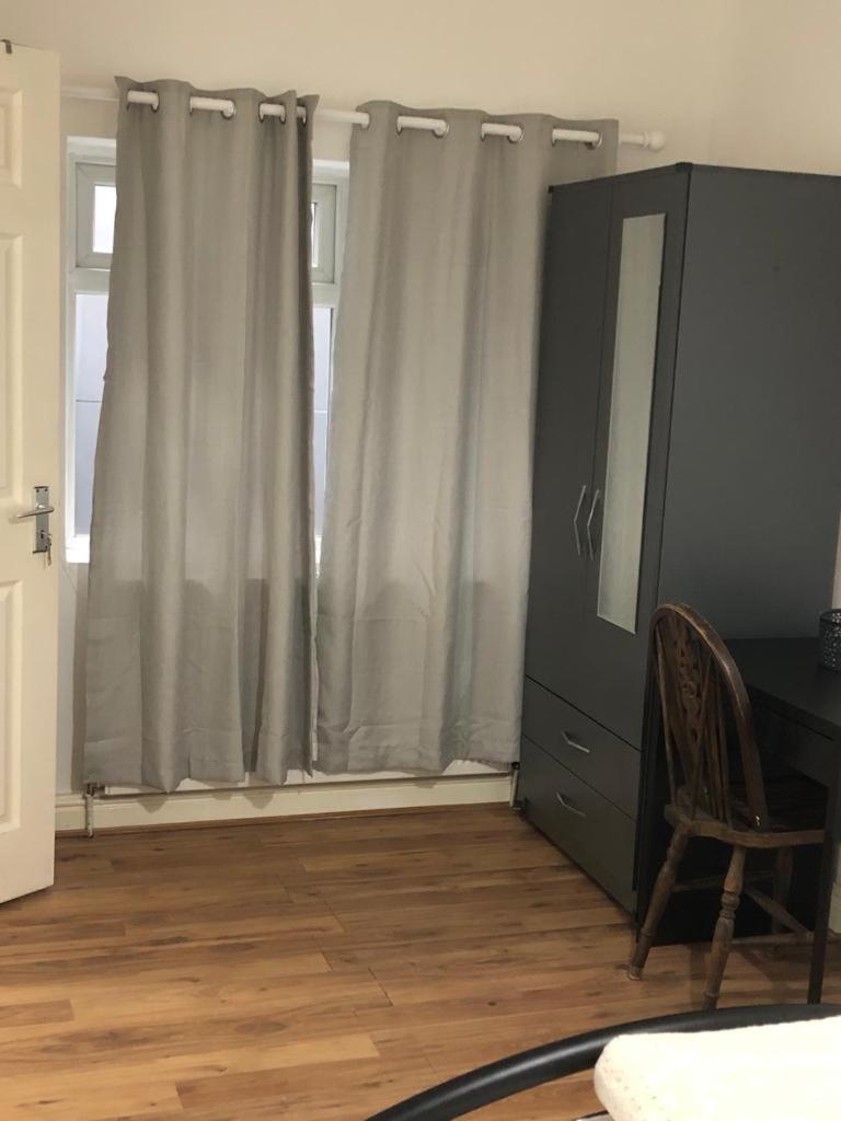 Bed and Breakfast Alpha House Лондон Экстерьер фото